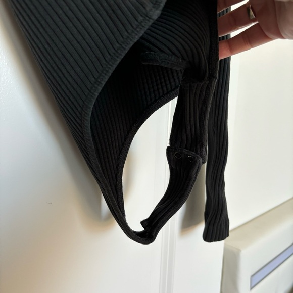 AGOLDE Deep V-Neck Long-Sleeved Bodysuit size M - Picture 5 of 11